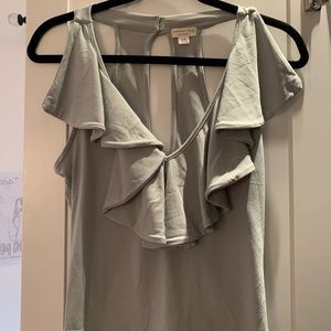 stunning flounce top